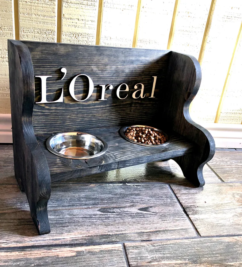 LOreal Chow Chair Elevated Feeder